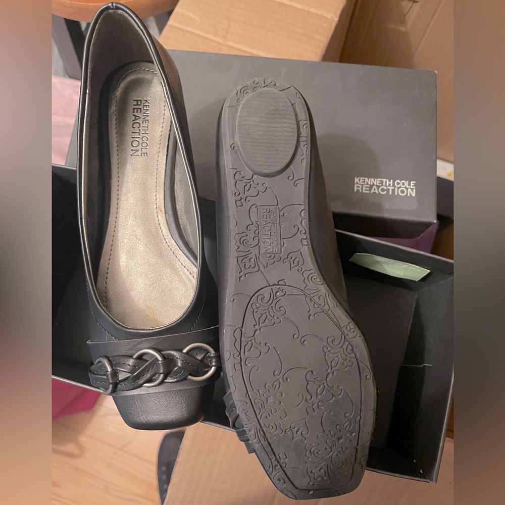 Kenneth Cole Reaction Flats size 6